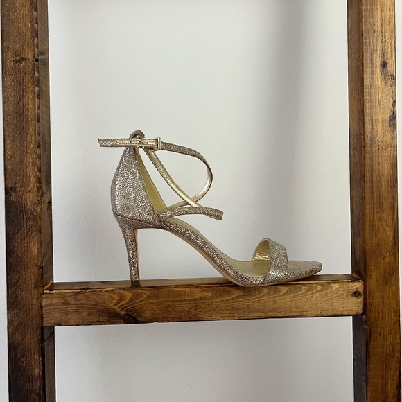 Only worn once for a occasion, 7 1/2, open toe heels - Picture 3 of 5